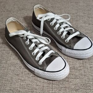 EUC CONVERSE ALL*STAR sneakers